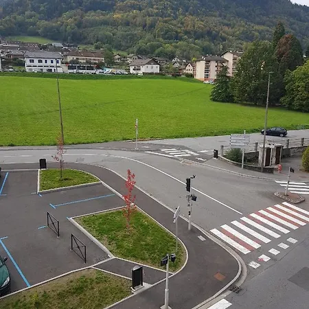 Grand Dans Prive Avec Cuisine Et Salle De Bain Separe Un Parking Gratuit Et Magnifique Vue Sur Les Montagness *