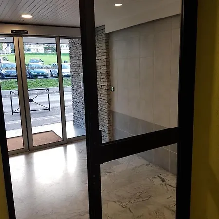 Apartment Grand Dans Prive Avec Cuisine Et Salle De Bain Separe Un Parking Gratuit Et Magnifique Vue Sur Les Montagness Marnaz